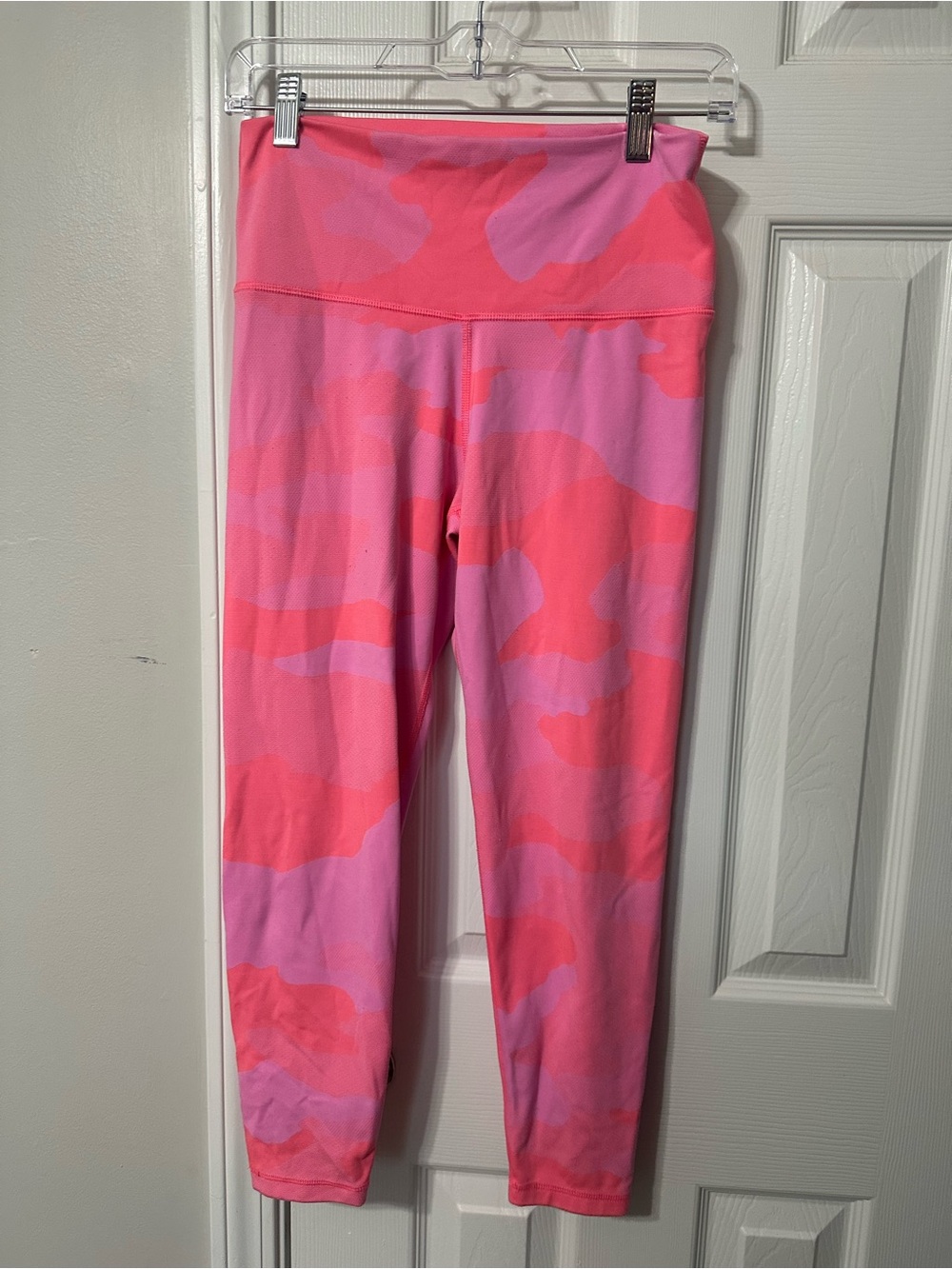 aerie Pink Camo Leggings